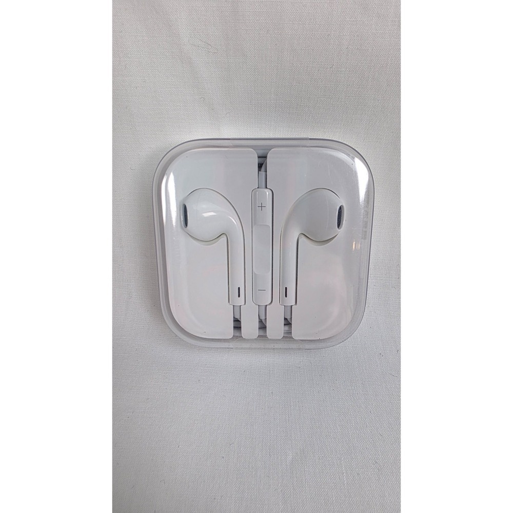 Apple Wired EarPods With 3.5mm Headphone Plug & Remote/Mic White